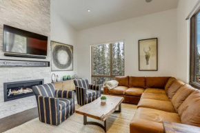 River's Edge Estate - Stunning Luxury Home, Right by the River!